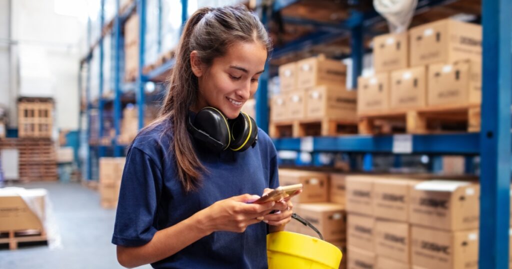 Training Your Non-Desk Teams: Tips to Boost Completion Rates